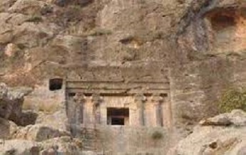 مقبره صخرهای سنگر